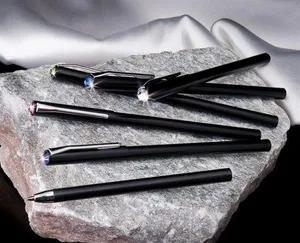 Guľovité pero s kryštálom - červené, 13,5 cm "VYROBENÉ S PRVKAMI SWAROVSKI", čierne